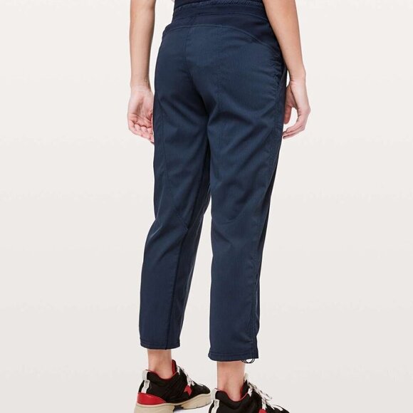 Lululemon Dance Studio Crop 25" Size 4 True Navy - Picture 3 of 16